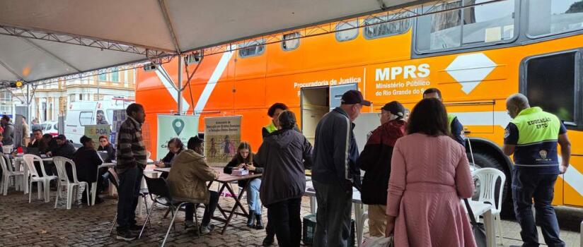 Porto Alegre: MPRS participa da ação interinstitucional Outubro Prata em alusão ao Mês da Pessoa Idosa
