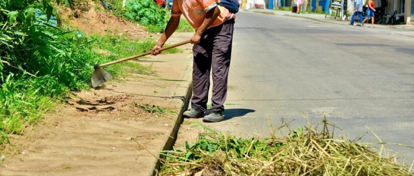 Belford Roxo promove mutirão de limpeza na Estrada do Conde