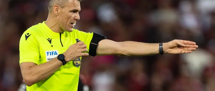Diretor do Grêmio surge em coletiva e sugere 'rebaixamento de árbitros'