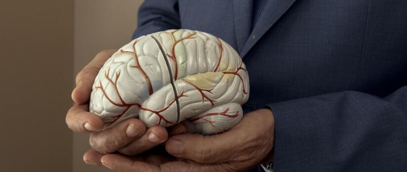 Cientistas brasileiros criam biossensor que detecta pela saliva transtornos mentais como depressão