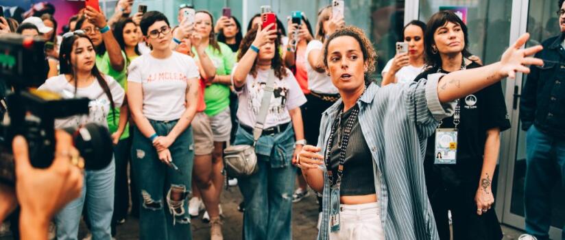 The Town 2025: A quatro dias para o show de Backstreet Boys, fãs da banda participam de visita na Cidade da Música | Diário Carioca