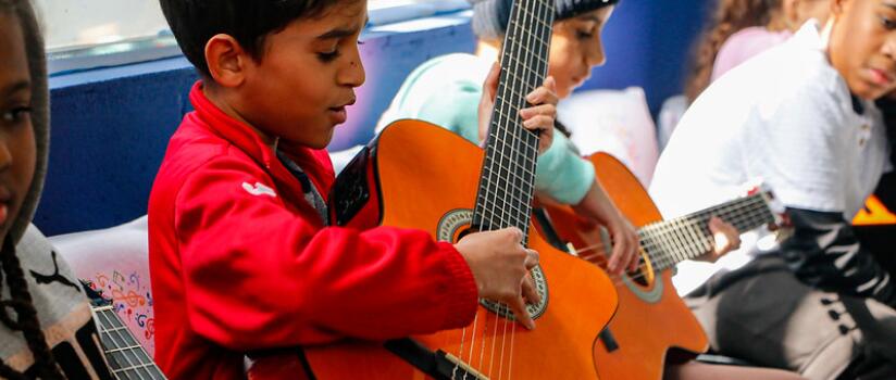 Caixa Zezinho: projeto da Casa do Zezinho já beneficia 500 crianças e jovens com aulas gratuitas de música