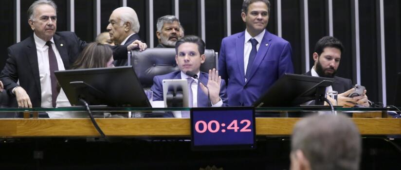 Governo se recupera de derrota e retoma parte das medidas da MP do IOF em votação na Câmara