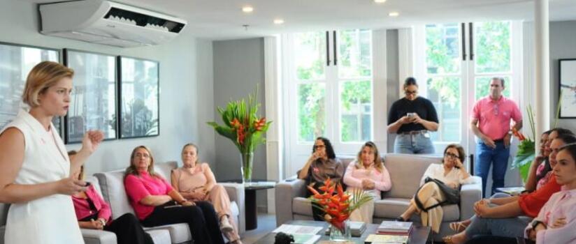 Outubro Rosa: Mirela Ávila dá palestra na Folha de Pernambuco sobre câncer de mama