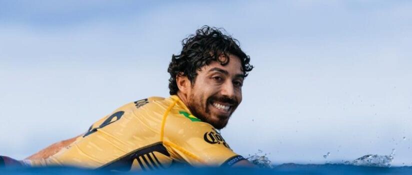 Paranaense Yago Dora conquista título inédito na Liga Mundial de Surfe