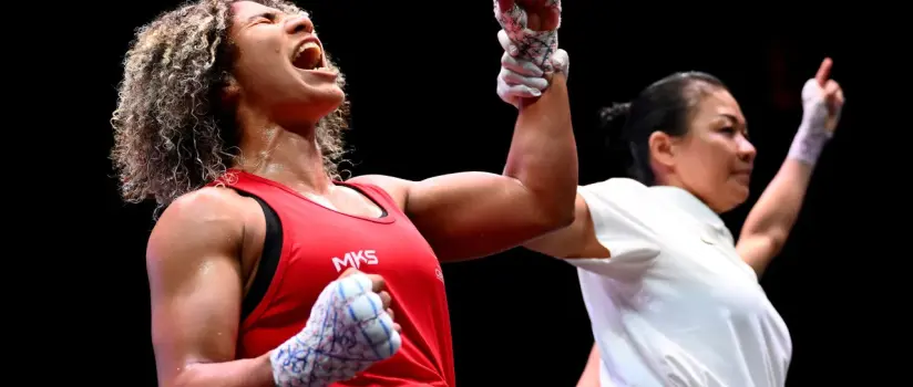 Rebeca Lima vence revanche contra polonesa e é campeã mundial de boxe