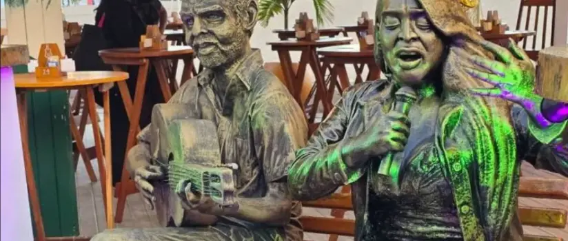 Estátua de Preta Gil é inaugurada em Copacabana ao lado da de Gilberto Gil