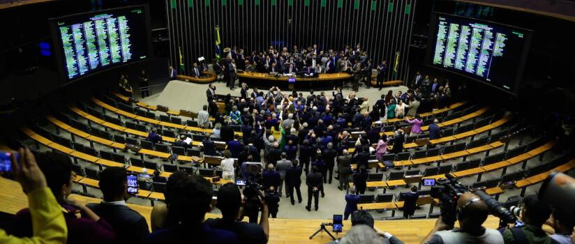 Câmara aprova em primeiro turno PEC da Blindagem que protege deputados de processos e prisões
