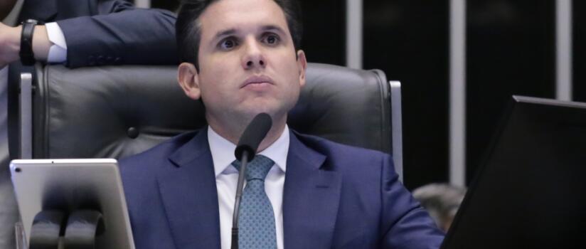 Motta cede à pressão da oposição, e Câmara votará requerimento para acelerar anistia