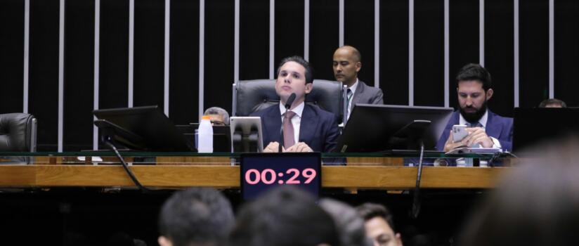 Deputados de PL e do Centrão incluíram voto secreto na PEC da Blindagem; saiba como cada um votou