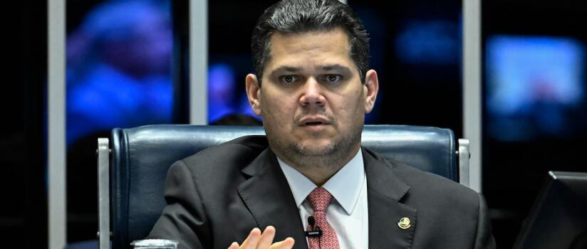 Alcolumbre diz que projeto alternativo à anistia está pronto, mas vai esperar a decisão da Câmara
