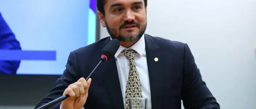Celso Sabino diz a Lula que pedirá demissão do Turismo
