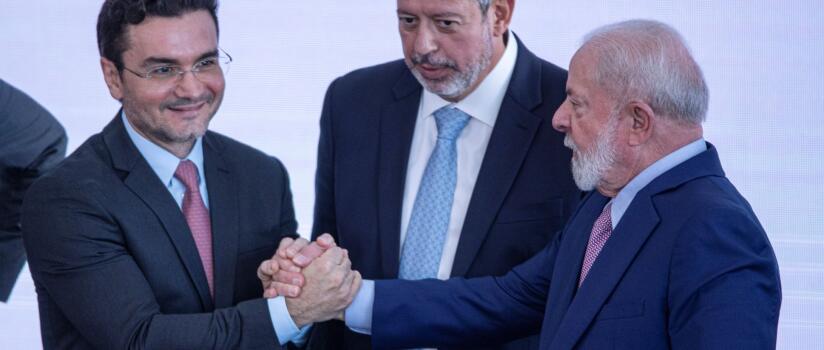 Sabino teria anunciado saída do governo a Lula, mas ainda mantém silêncio sobre o assunto