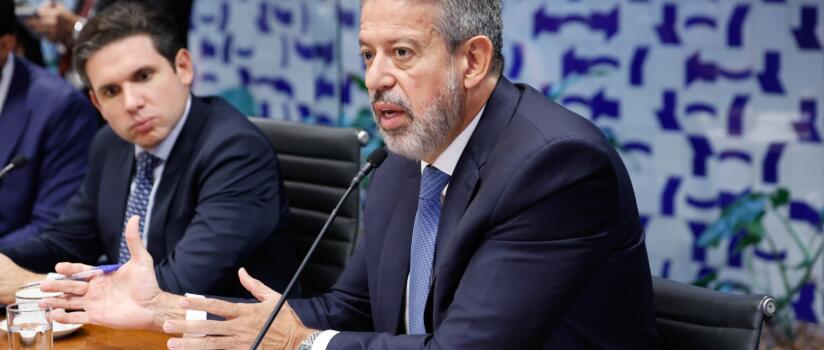 Lira rebate alfinetada de Calheiros, e Câmara garante votação do PL do IR na quarta-feira (1º)