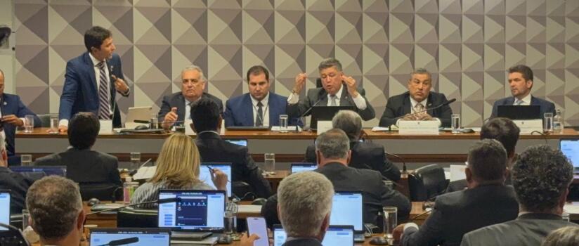 Presidente e vice batem-boca na CPI do INSS após ordem de prisão e ameaça de expulsão