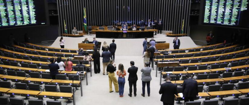 STF atende Alcolumbre e mantém número de deputados por estado para 2026