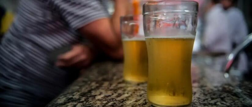 É mais fácil detectar metanol na cerveja do que em destilados - Jornal de Brasília