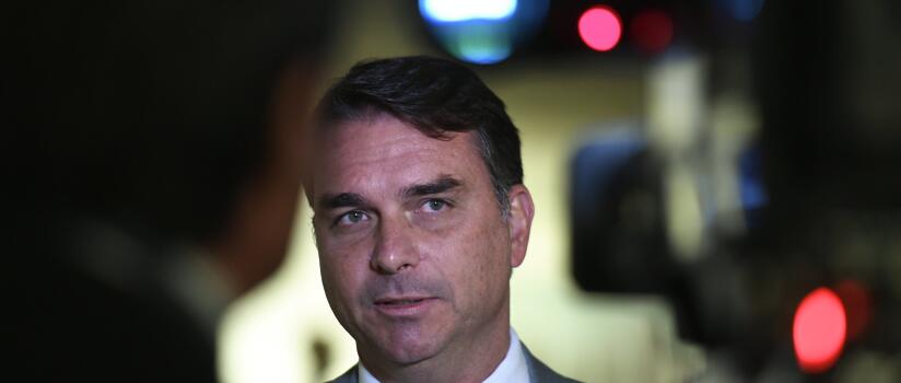 Flávio Bolsonaro insiste em candidatura do pai e expõe impasse na direita para 2026