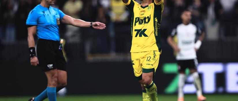 Após apitar Corinthians x Mirassol, árbitro passa mal em campo