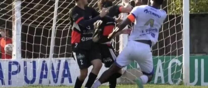 Clube do Paraná dispensa jogador depois de caso de racismo durante jogo