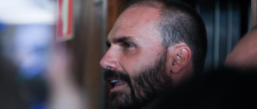 Trump cita que Bolsonaro 'passa por muita coisa', e Eduardo diz que tema 'claramente incomoda' Lula