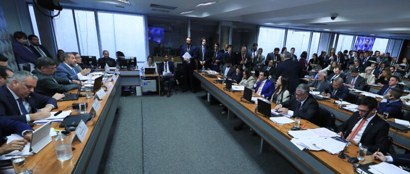 CPI do INSS tem troca de acusações entre relator e senadora: 'Tigrão pra cima de mim?'