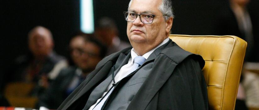 Dino diz que mandato parlamentar exige presença física e recado atinge Eduardo Bolsonaro