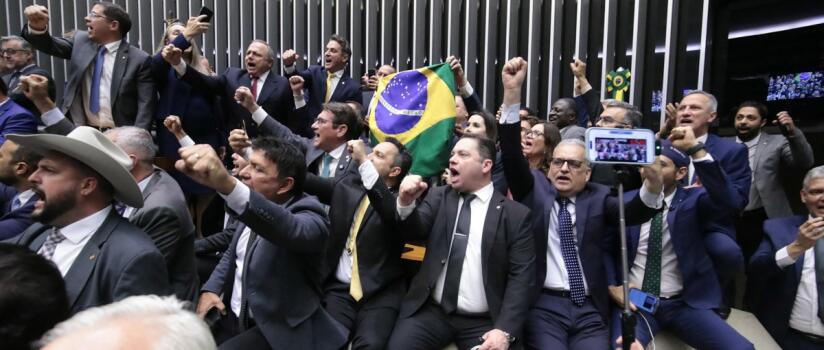 Deputados pedem desculpas por voto pela PEC da Blindagem: 'Erro gravíssimo', 'fui covarde'
