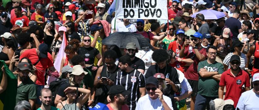 Milhares de pessoas se reúnem em Brasília contra a PEC da Blindagem e o projeto de anistia