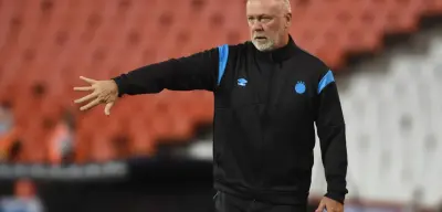 Banco resolve, Grêmio supera sustos e bate Vitória pelo Brasileirão