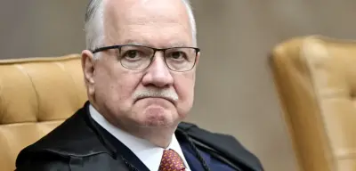 Fachin assume presidência do STF e diz que Moraes 'merece nossa saudação e solidariedade'