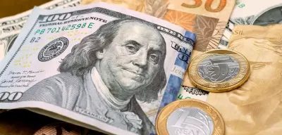 Dólar fecha em alta e Bolsa tem forte queda com isenção do IR no Brasil e 'shutdown' dos EUA