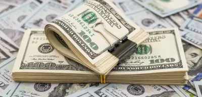 Dólar fecha estável e Bolsa sobe com 'shutdown' nos EUA e contas públicas nos holofotes