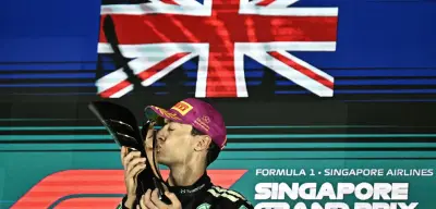 Russell vence, e Piastri se irrita com manobra de Norris no GP de Singapura