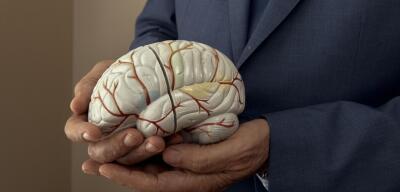 Cientistas brasileiros criam biossensor que detecta pela saliva transtornos mentais como depressão
