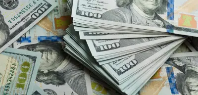 Dólar fecha em alta com MP de aumento de impostos em foco; Bolsa tem forte queda
