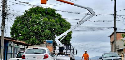 Mutirão de limpeza e instalação de Led no Morro do Castelar