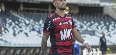 Flamengo vai retomar conversas por renovações de Arrascaeta e Filipe Luís