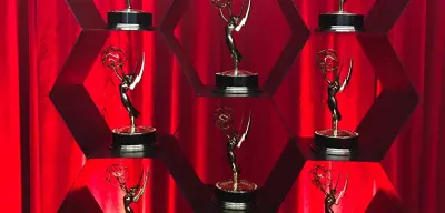 Veja onde assistir às séries vencedoras do Emmy 2025