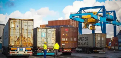 Portos batem recorde de movimento de cargas em um mês