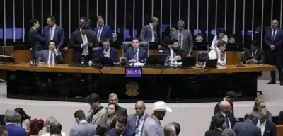 Câmara aprova PEC que dá blindagem inédita ao Congresso em resposta ao STF