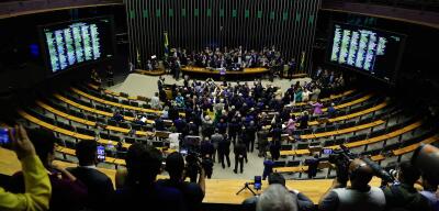 Câmara aprova em primeiro turno PEC da Blindagem que protege deputados de processos e prisões