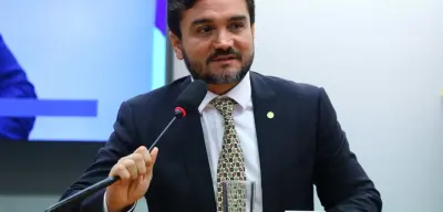 Celso Sabino diz a Lula que pedirá demissão do Turismo