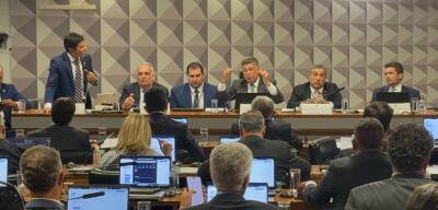 Presidente e vice batem-boca na CPI do INSS após ordem de prisão e ameaça de expulsão