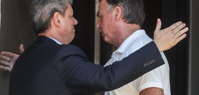 Tarcísio visita Jair Bolsonaro, defende anistia e sinaliza união da direita para 2026