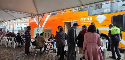 Porto Alegre: MPRS participa da ação interinstitucional Outubro Prata em alusão ao Mês da Pessoa Idosa