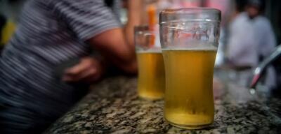 É mais fácil detectar metanol na cerveja do que em destilados - Jornal de Brasília