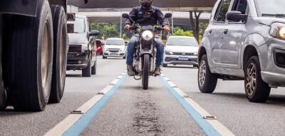 Santos, SP, terá faixas exclusivas para motociclistas; entenda