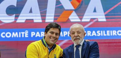 Ameaçado pelo PP, Fufuca diz que 'está com Lula' durante evento no Maranhão