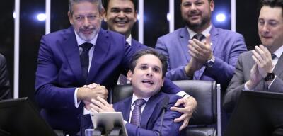 Adversários, Lira e Renan Calheiros trocam farpas sobre tramitação da isenção do IR no Congresso